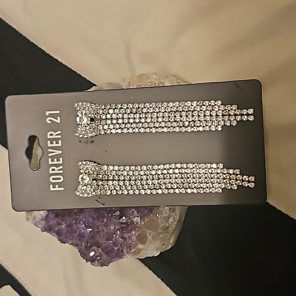 NIP Forever 21 EARRINGS - Picture 3 of 4